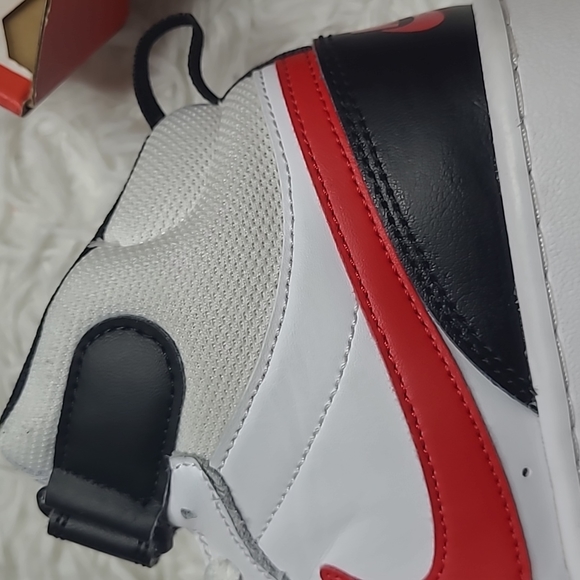 ❤️Boys Court Borough Mid 2 Nikes ❤️ - Picture 12 of 16